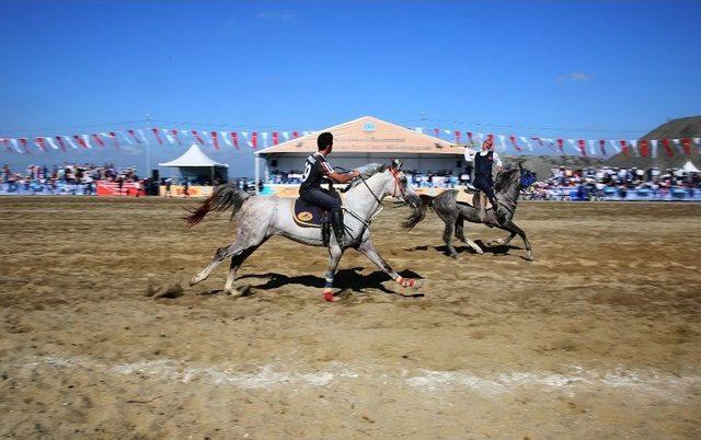 7’nci Sultangazi Belediyesi Geleneksel Atlı Cirit Müsabakaları Başlıyor