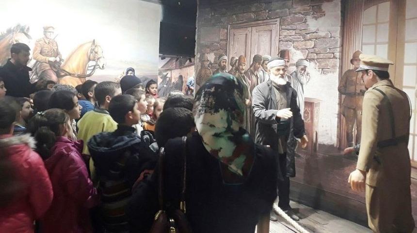 B&uuml;y&uuml;kşehir Belediyesi 400 &Ouml;ğrenciye K&uuml;lt&uuml;rel Gezi D&uuml;zenledi