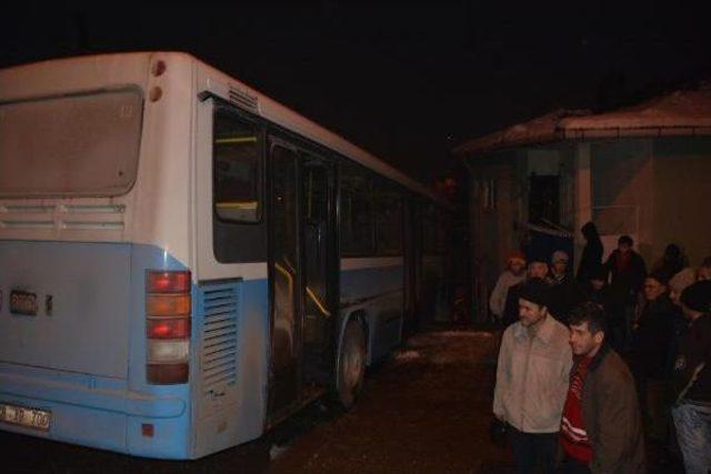 Karabük'te Halk Otobüsü Ile Otomobil Çarpıştı