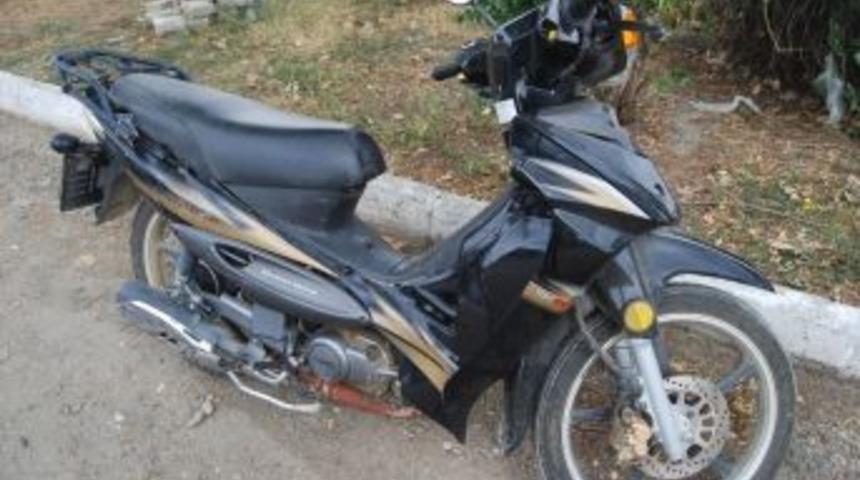 Otomobille &Ccedil;arpışan Motosikletli Yaralandı