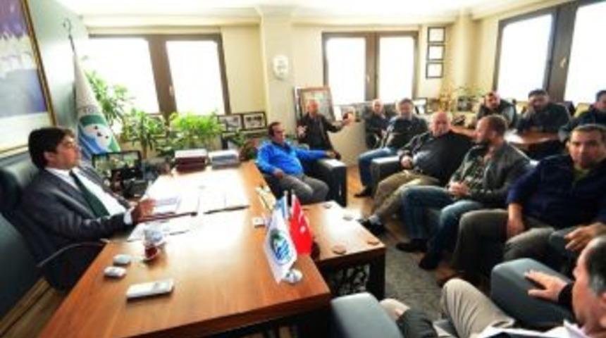 Fo&ccedil;a&rsquo;nın Başkanı Otob&uuml;s Terminali Esnafını Dinledi