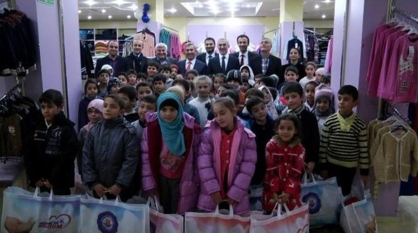 Suriyeli &Ccedil;ocuklara Kışlık Kıyafet Yardımı