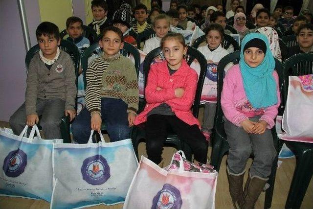 Suriyeli &Ccedil;ocuklara Kışlık Kıyafet Yardımı 3