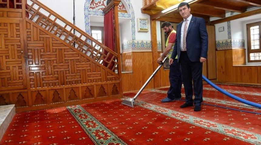 Osmangazi’deki Camiler Yenileniyor