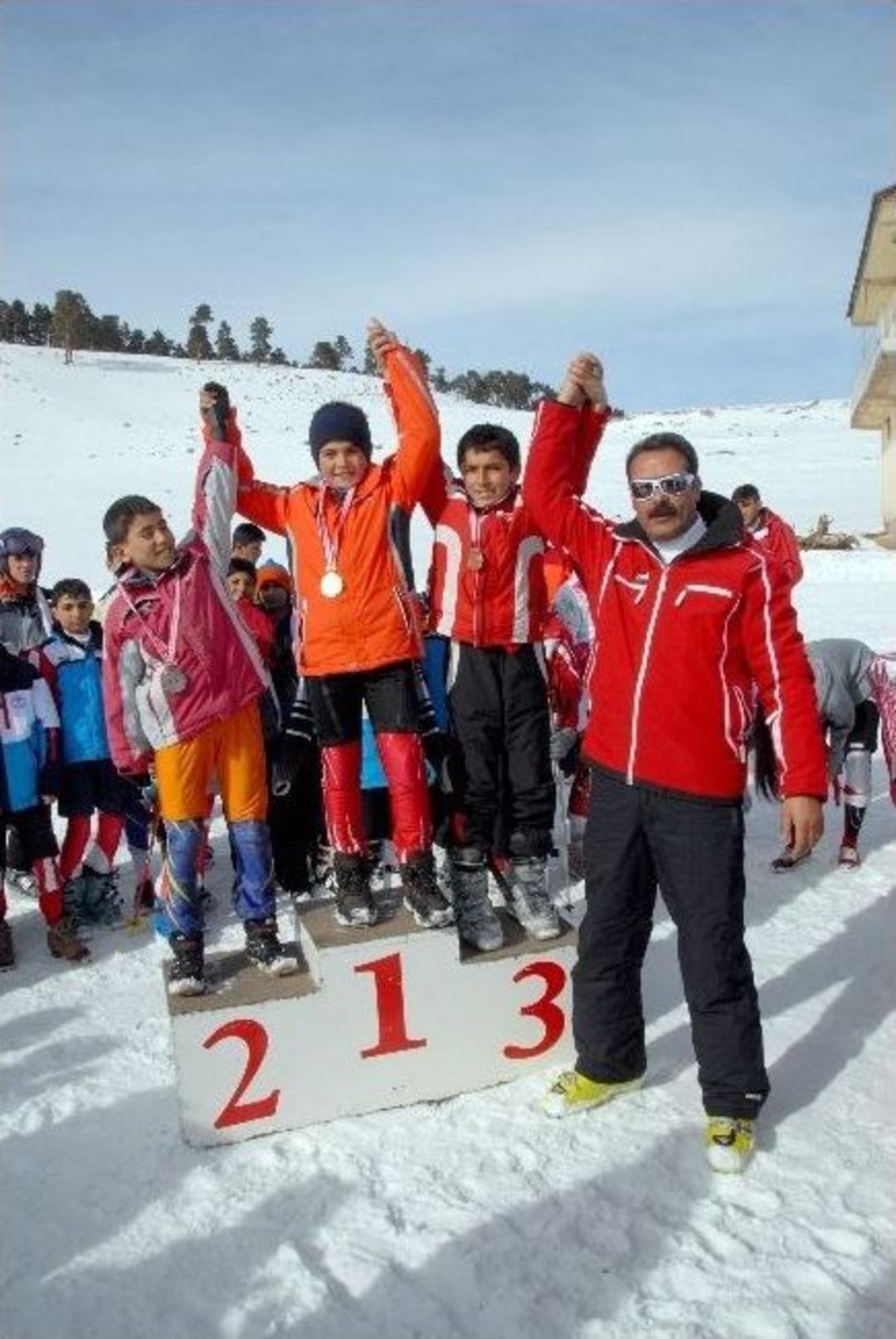 Okullar Arası Alp Disiplini İl Birinciliği Kayak Yarışları Sona Erdi