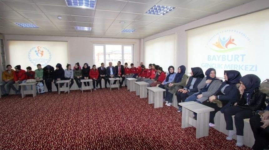 Bayburt Gen&ccedil;lik Merkezi&rsquo;nden &lsquo;kitap Okuma Halkaları&rsquo; Projesine Destek