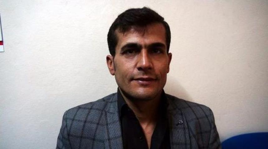 Şahini Ayaklarından Ağaca Bağladılar