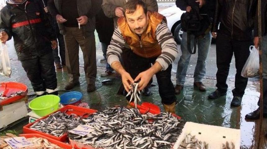 Balık Fiyatlarındaki Azalma Hem Satıcı Hem M&uuml;şteriye Yaradı