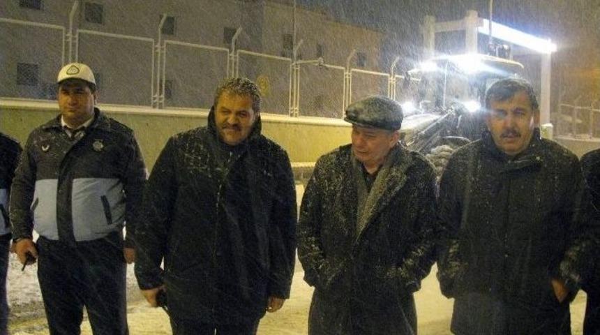 Malatya B&uuml;y&uuml;kşehir Belediyesi&rsquo;nin Karla M&uuml;cadelesi