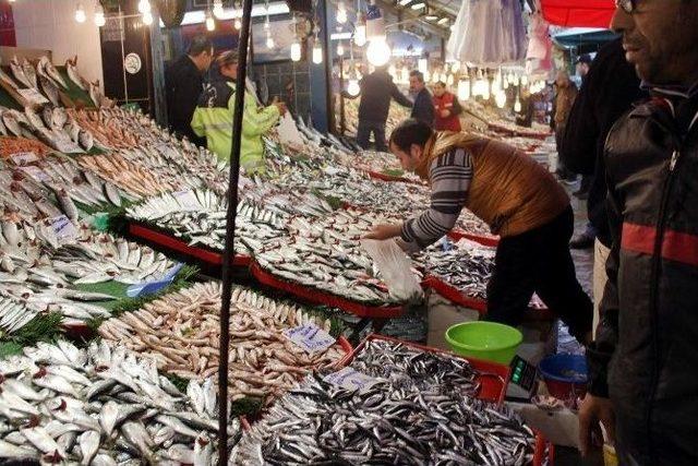 Balık Fiyatlarındaki Azalma Hem Satıcı Hem Müşteriye Yaradı