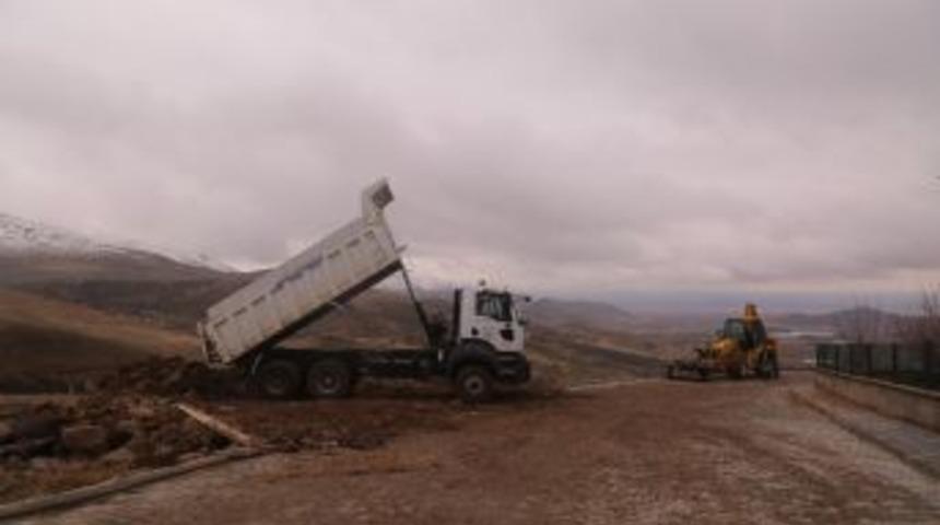 Develi&rsquo;de Yol Genişletme &Ccedil;alışmaları Devam Ediyor