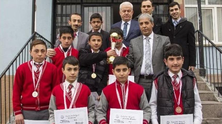 Sel&ccedil;uklu Ortaokulu&rsquo;ndan B&uuml;y&uuml;k Başarı
