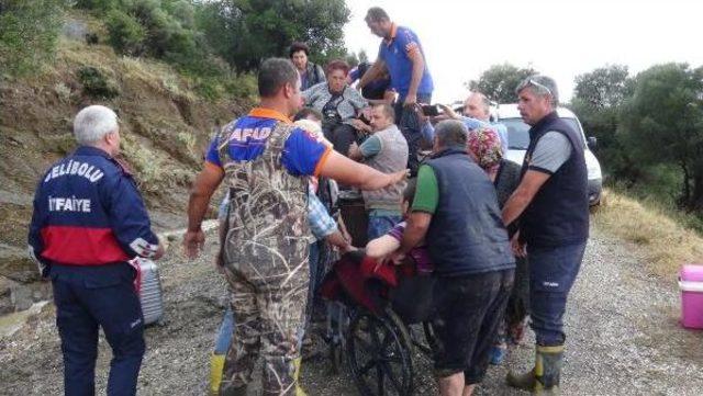 Gelibolu'da Su Baskını; 7 Kişi Mahsur Kaldı (3)