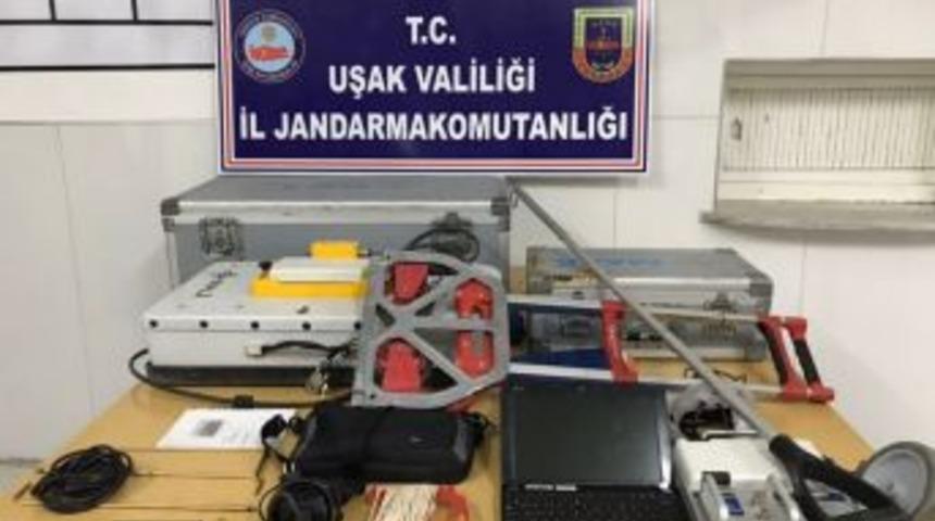 Uşak&rsquo;ta 5 Kişi 80 Bin Euro Değerindeki Radarla Define Ararken Yakalandı