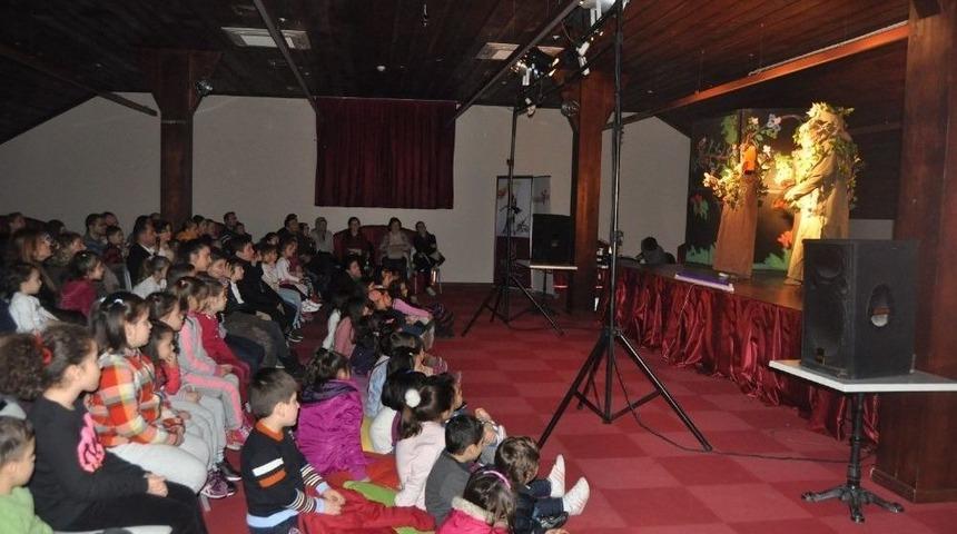 S&ouml;mestir Boyunca &Ccedil;ocuklar İ&ccedil;in Tiyatro Oyunları