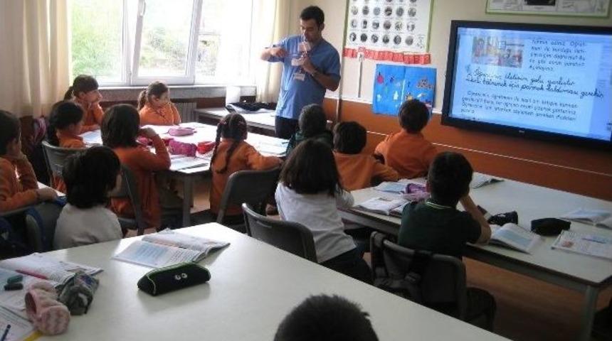 &Ouml;ğrencilere Ağız Ve Diş Sağlığı Konferansı