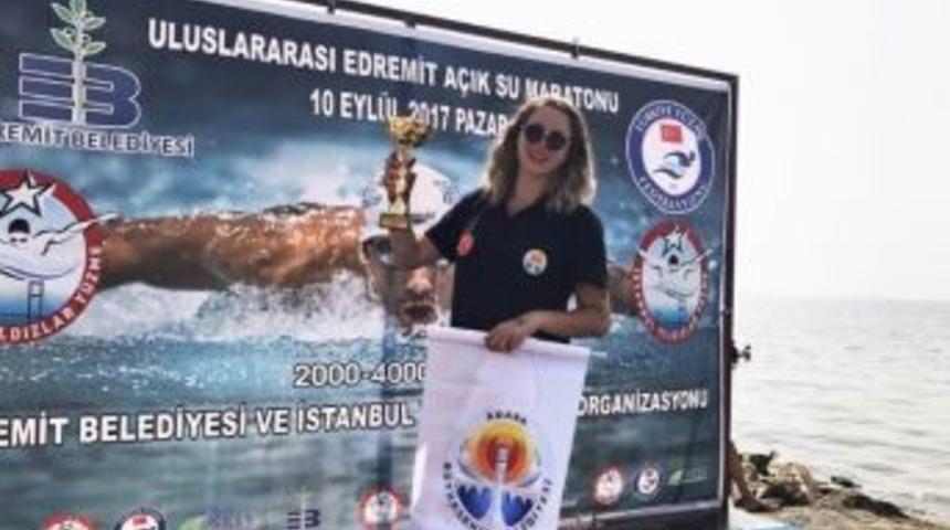 Y&uuml;zme Maratonunda Adanalı Ece Turgut Birinci Oldu