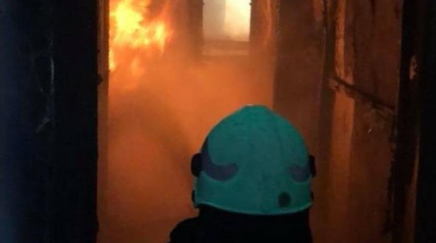 Elazığ&rsquo;da Boş Ev Yandı