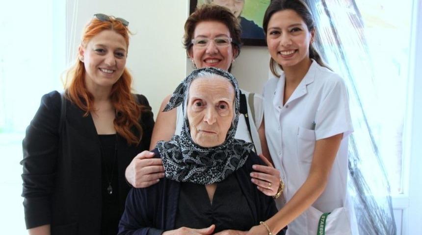 Acıbadem&rsquo;den Tepebaşı Belediyesi Yaşam K&ouml;y&uuml; Alzheimer Evlerine Ziyaret