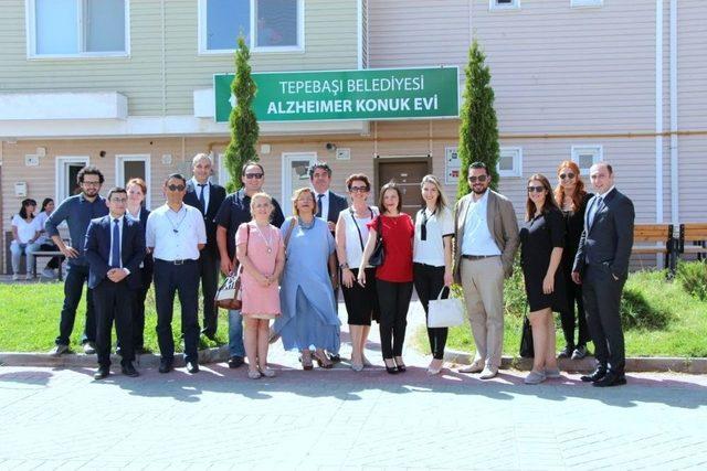 Acıbadem’den Tepebaşı Belediyesi Yaşam Köyü Alzheimer Evlerine Ziyaret