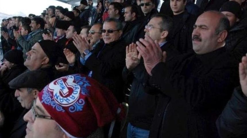 Serhat Ardahan Spor Liderliğini S&uuml;rd&uuml;r&uuml;yor