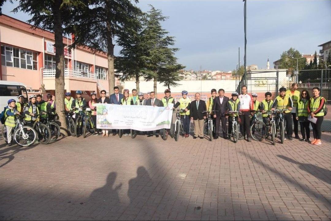 &Ccedil;ocuklar Bisikletle Okullarına Gittiler