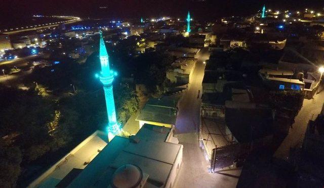 Minareler Işıklandırıldı