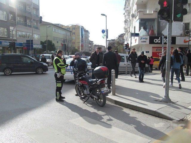 Gebze’de 14 Motosiklet Sürücüsüne 15 Bin Tl Para Cezası Uygulandı