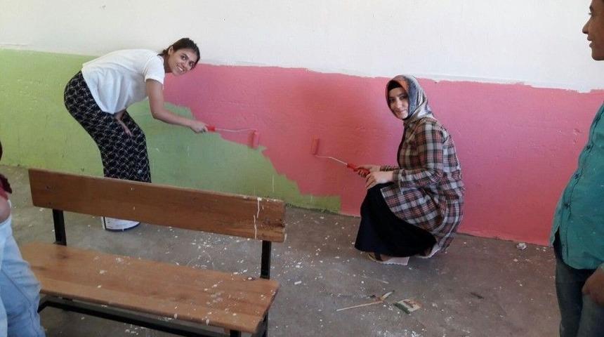 Tadilat Yapan &Ouml;ğretmenlerin Yardımına Veliler Yetişti