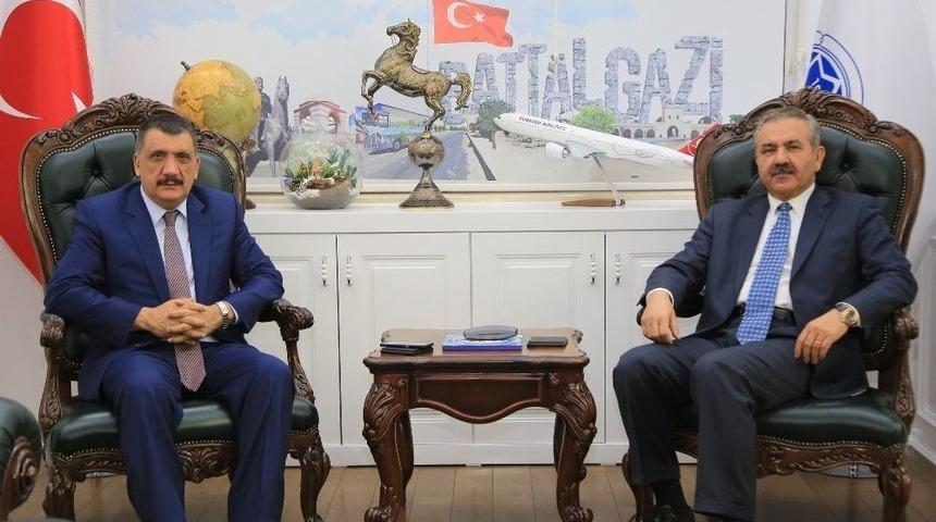 Eski Vekil Kılı&ccedil;&rsquo;tan, Başkan G&uuml;rkan&rsquo;a &Ouml;vg&uuml;