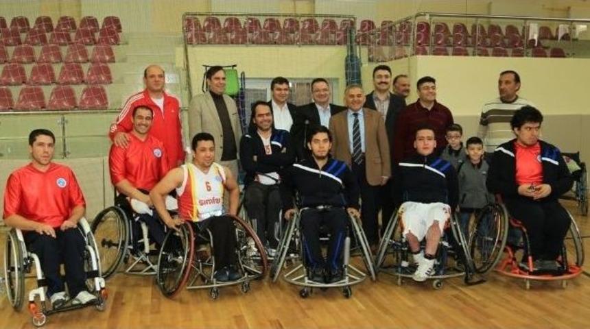 Başkan B&uuml;y&uuml;kkılı&ccedil;, Melikgazi Bedensel Engelli Basketbol Takımı Ma&ccedil;ında