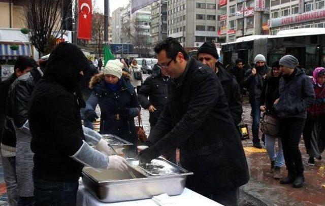 Ankara da 10 Bin Kişiye Sıcak Çorba 2