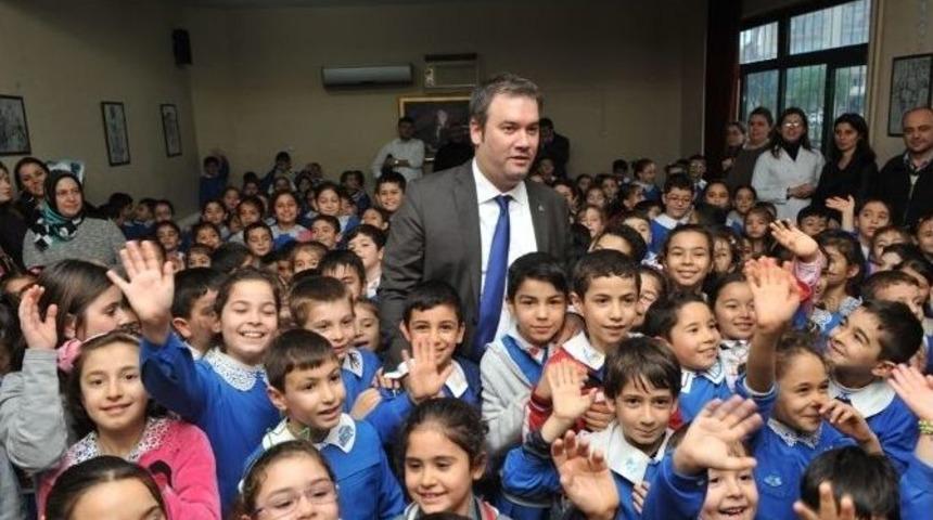 Buca Beşlediyesi&rsquo;nden Karne Hediyesi