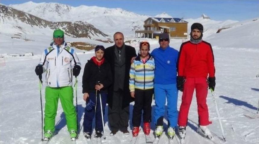 Hakkarili Kayak&ccedil;ılardan B&uuml;y&uuml;k Başarı