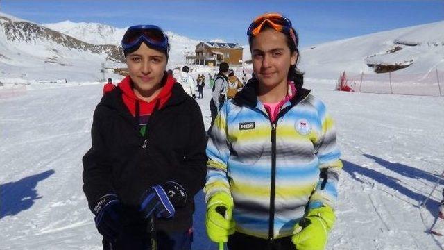 Hakkarili Kayak&ccedil;ılardan B&uuml;y&uuml;k Başarı 1