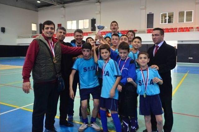 Adana’da Okullarası Yıldız Erkekler Futsal Müsabakaları