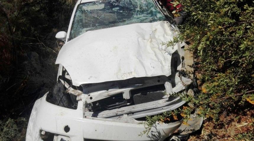 Dereye U&ccedil;an Otomobilin S&uuml;r&uuml;c&uuml;s&uuml; Yaralandı