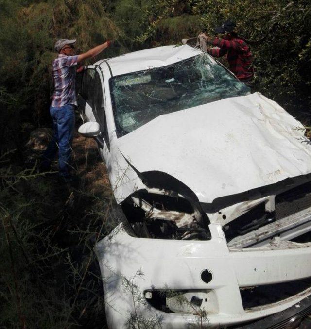 Dereye Uçan Otomobilin Sürücüsü Yaralandı