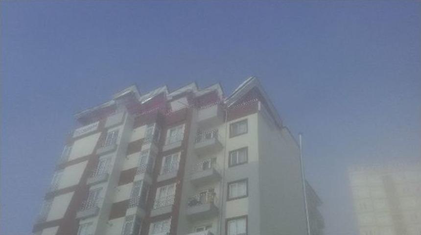 8 Katlı Apartmanın En &Uuml;st&uuml; Katındaki Sundurma &Ccedil;&ouml;kt&uuml;