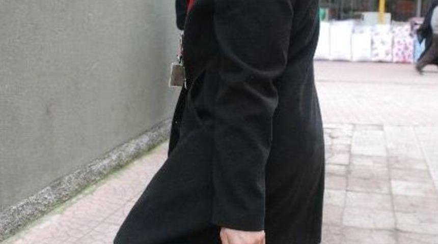 Ayakkabısına Zincir Taktırdı