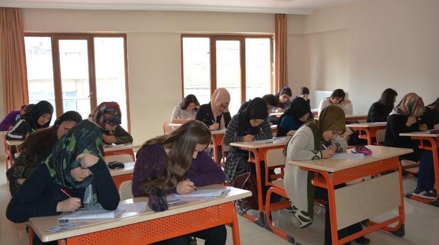 Malatya&rsquo;da Bursluluk Sınavına Yoğun İlgi