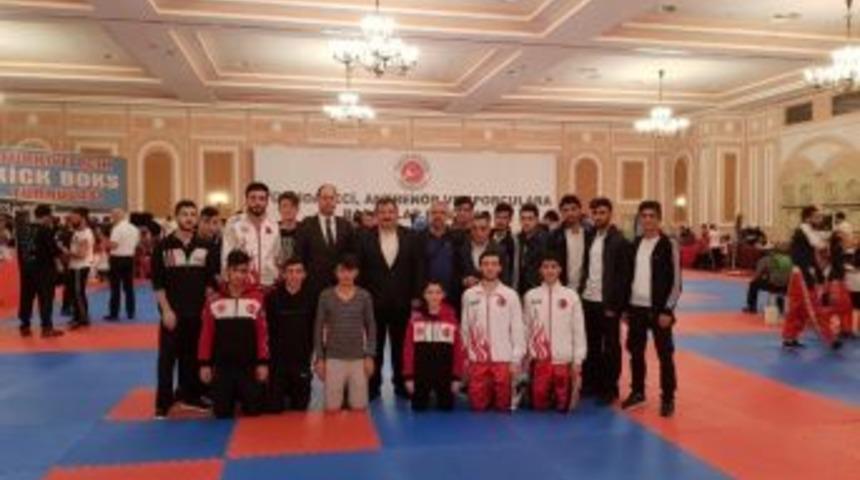 B&uuml;y&uuml;kşehir Kickboksta 4 Altın, 1 G&uuml;m&uuml;ş Ve 3 Bronz Kazandı