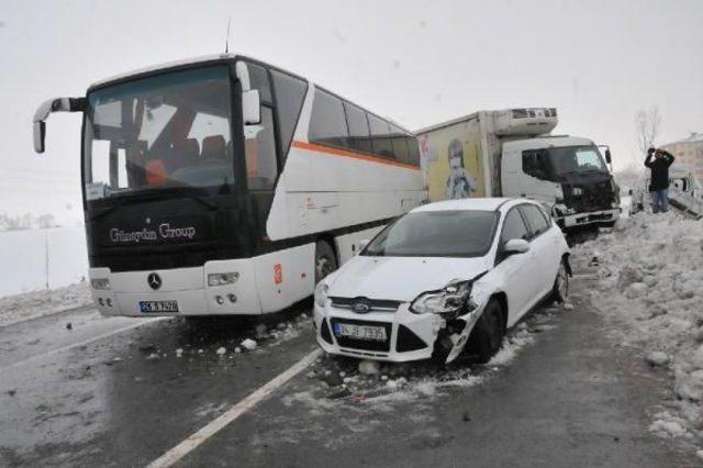 Eskişehir'de Zincirleme Kaza: 43 Yaralı