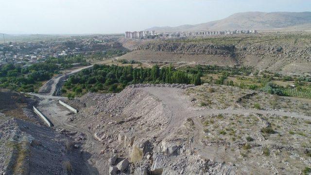 Başkan Karayol Yol Yapım Çalışmalarını Yerinde İnceledi