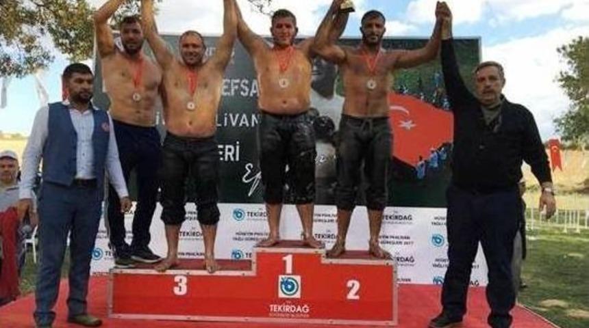 K&ouml;rfezli G&uuml;reş&ccedil;iler Madalyayla D&ouml;nd&uuml;