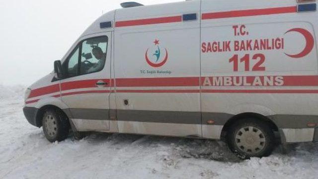 Yolu Kardan Kapanan Köyde Hastalanan Hiranur'u Umke Kurtardı