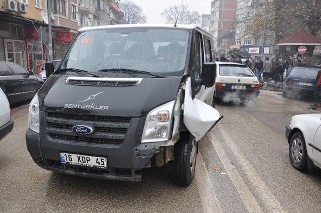 Bursa’da Trafik Kazaları: 8 Yaralı