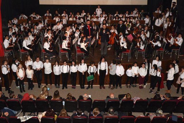 İki Elin Sesi Var Çocuk Senfoni Orkestrası’ndan Yeni Yıl Konseri