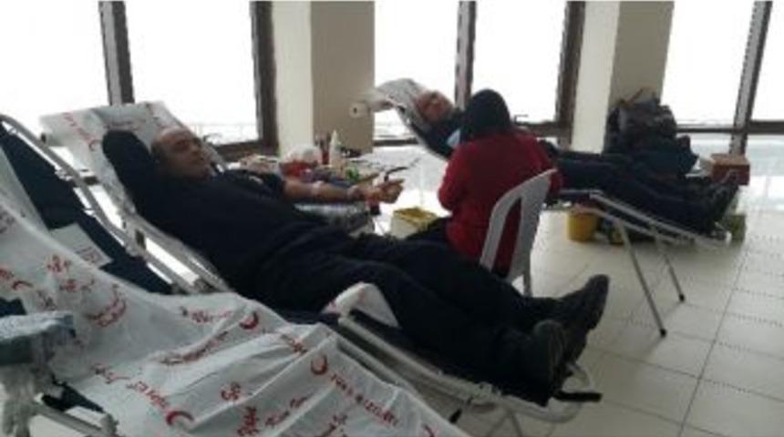 Polisten Kan Bağışına Destek