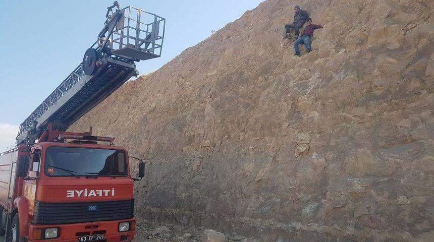 Mahsur Kalan &Ccedil;ocukları İtfaiye Kurtardı